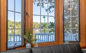 Hansen Bay Hideaway